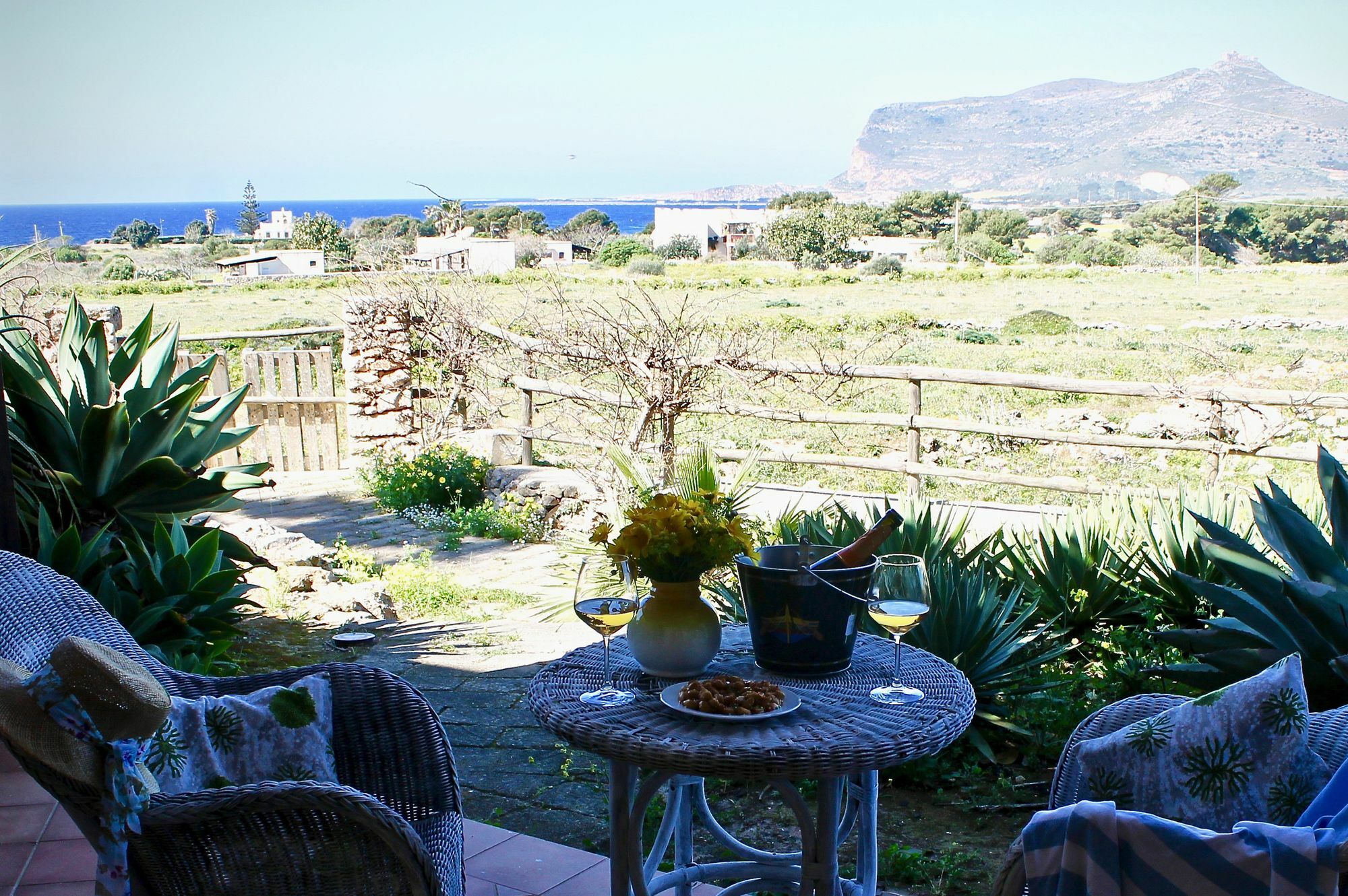 Il Giardino Delle Aloe Pensionat Favignana Exteriör bild